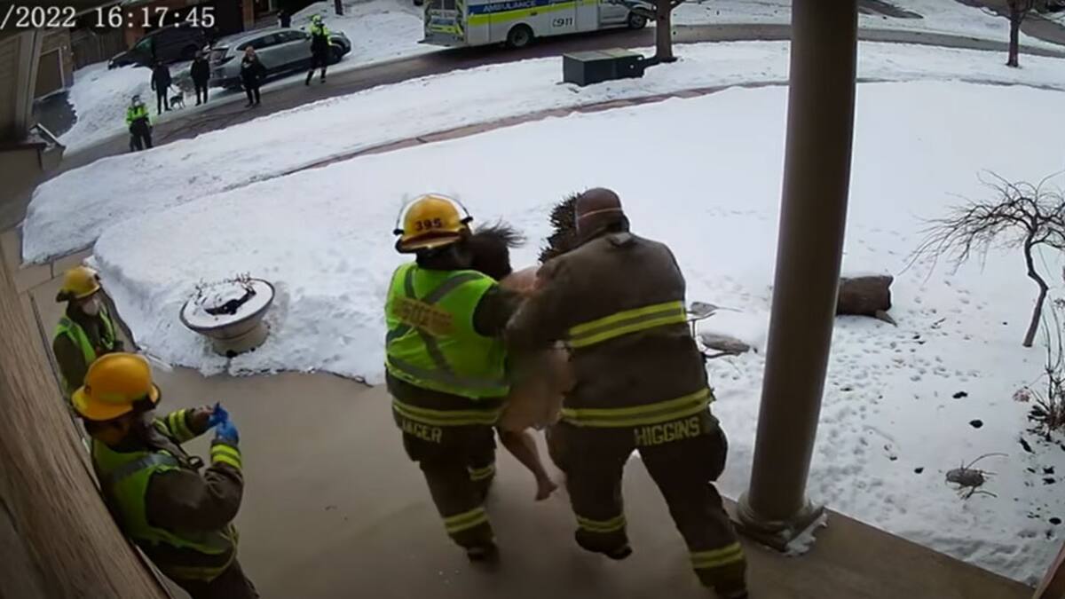 Un homme nu sème le chaos à Cambridge