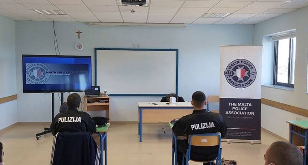 Malte: les policiers invit&eacute;s &agrave; ne pas se raser et &agrave; porter du vernis &agrave; ongles