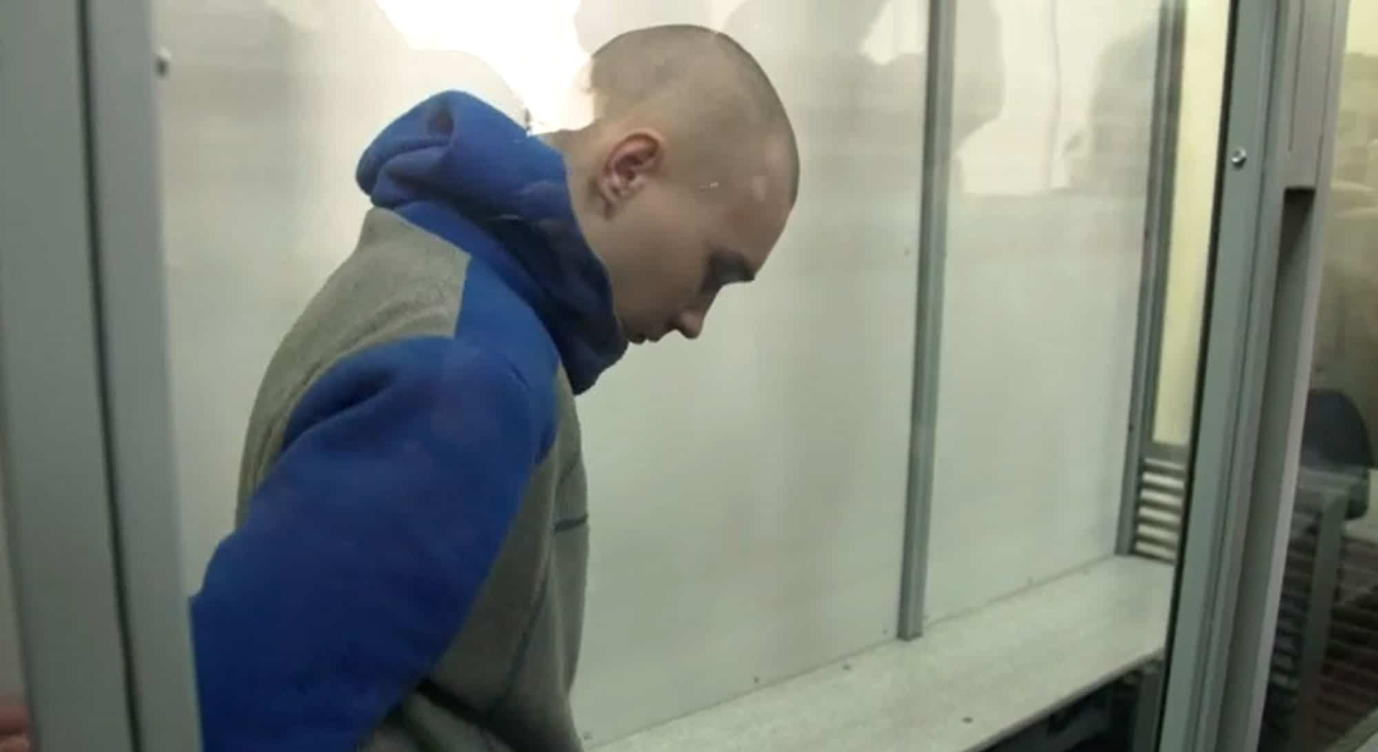 Le soldat russe jug&eacute; pour crime de guerre plaide coupable