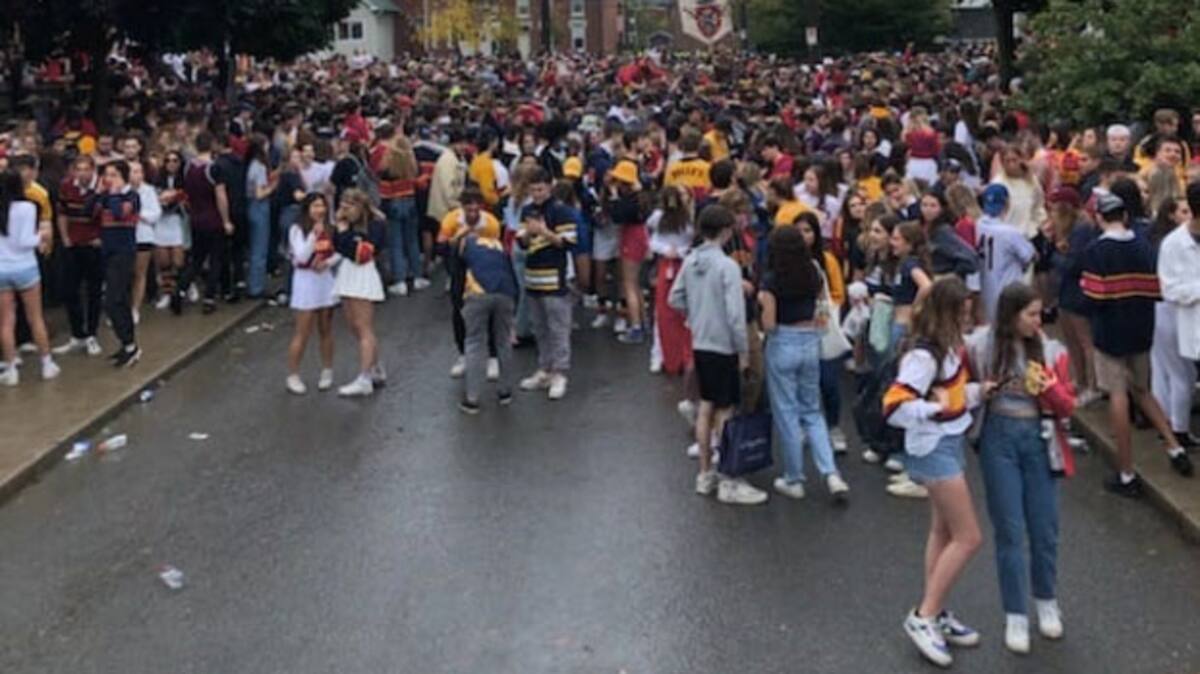 Un policier blessé lors du rassemblement de 8000 étudiants en Ontario