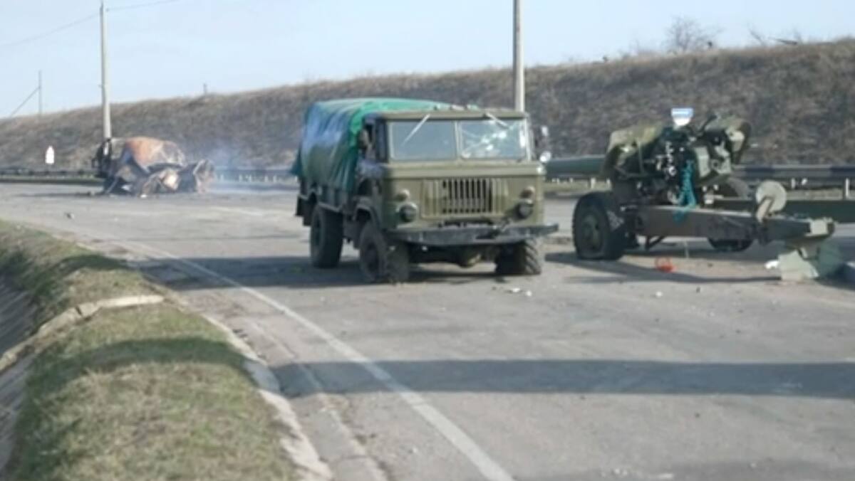 Découvrez les restes de combats sur le pont vers Kherson