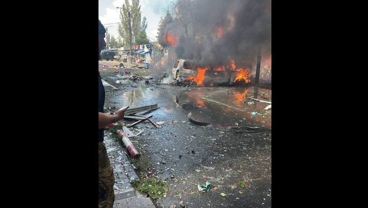 EN IMAGES | Au moins 16 morts dans une frappe russe sur un march&eacute; dans l'est