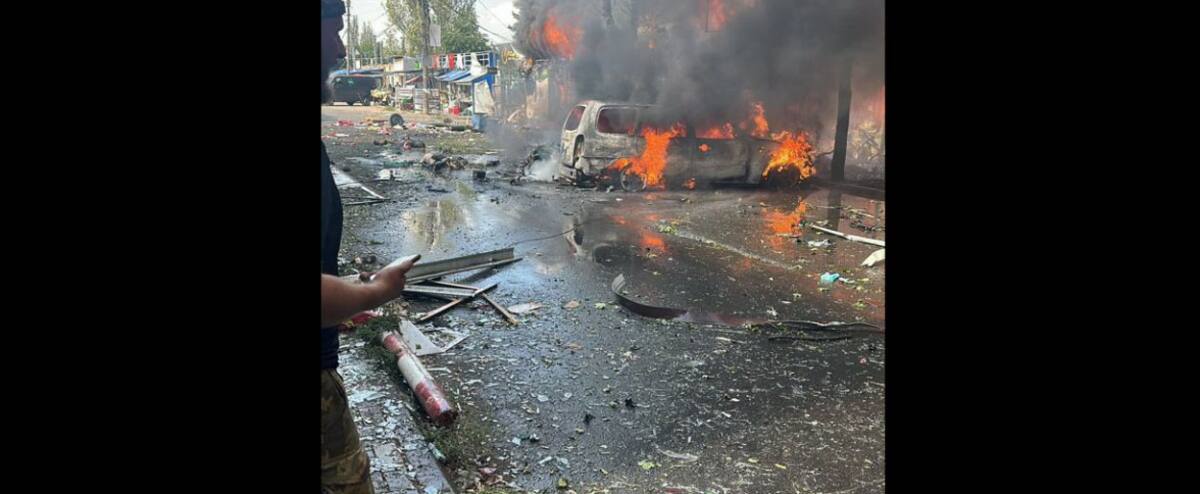 EN IMAGES | Au moins 16 morts dans une frappe russe sur un marché dans l'est