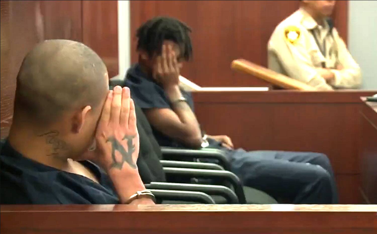 &Agrave; VOIR | Accus&eacute;s de meurtres, ils &eacute;clatent de rire au tribunal devant la famille de la victime