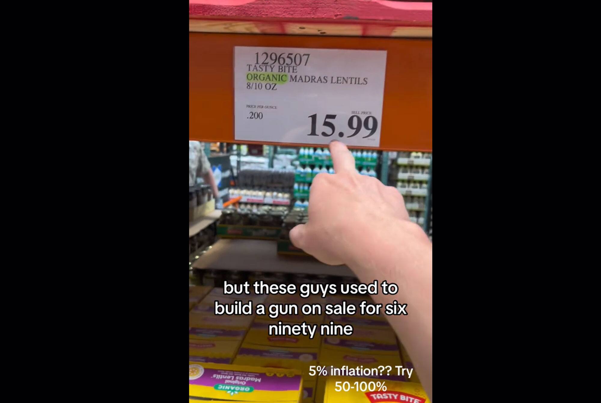 Un client de Costco publie une vidéo des produits qui coûtent désormais