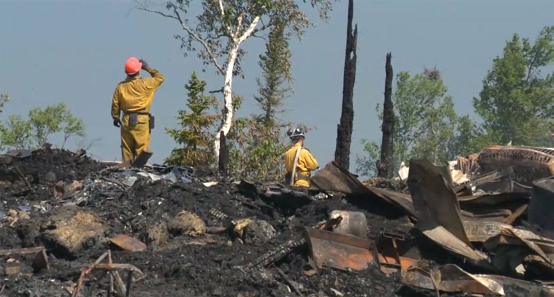 Quatre maisons détruites dans le feu de forêt de SaintDenisdela