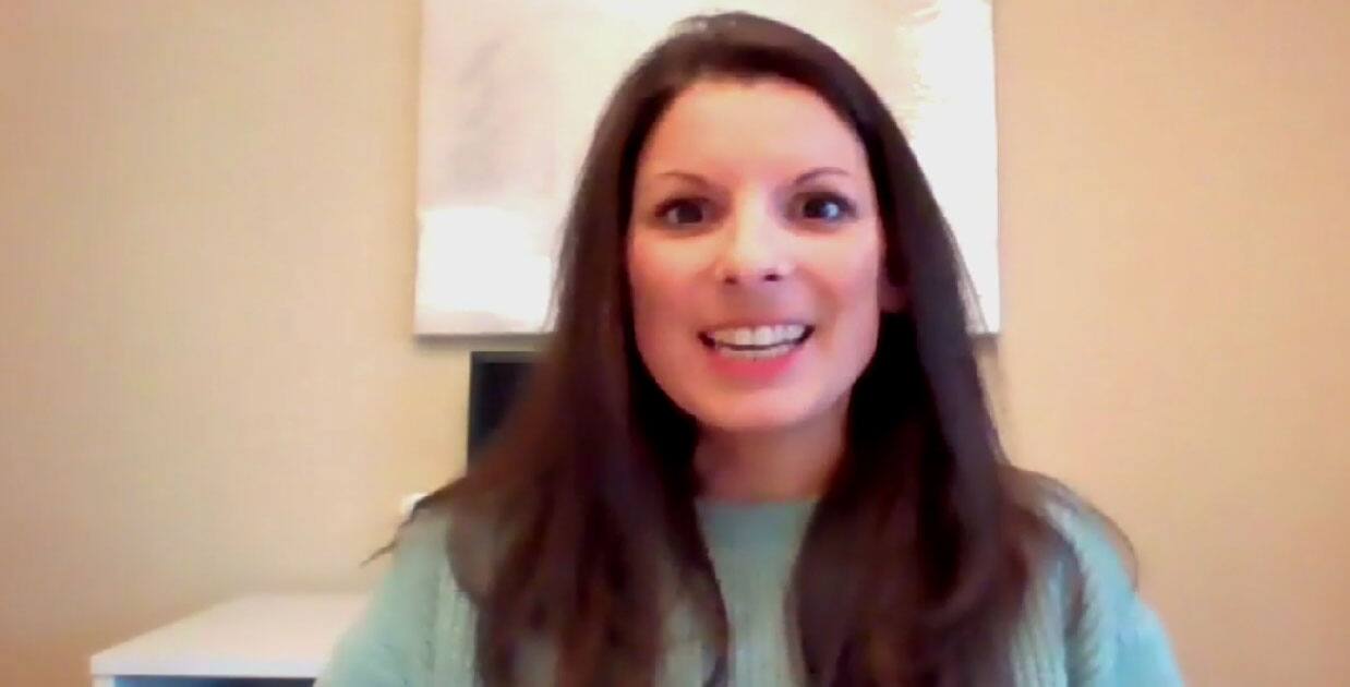 Des jeunes gardent le masque pour camoufler leur visage