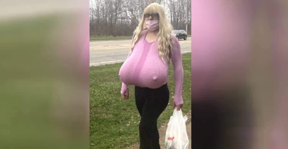 Image principale de l'article Une enseignante transgenre ontarienne fait réagir