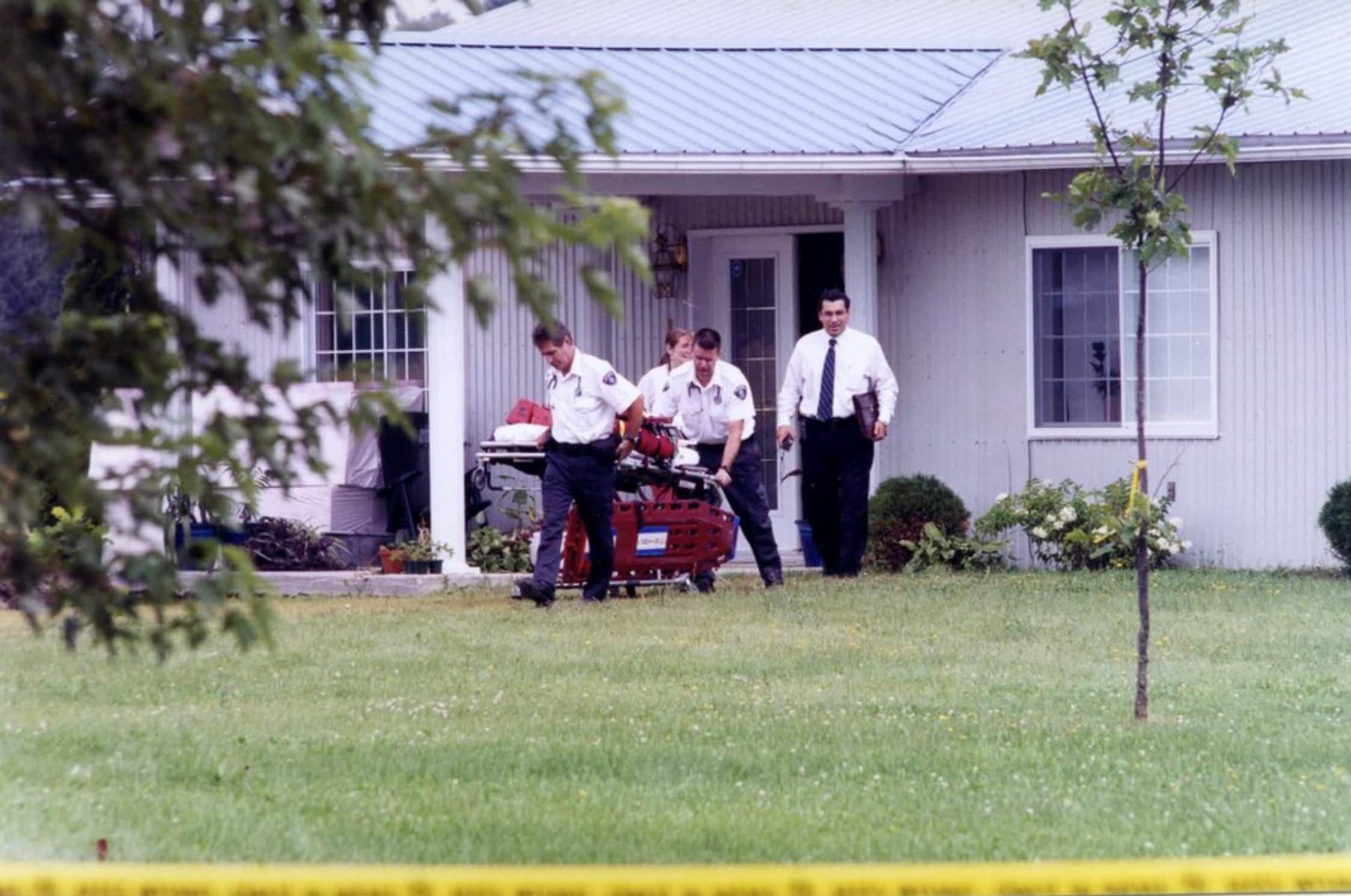 Scène de crime pour les meurtres de Christian Caron et de son père, Louis Caron, à Saint-Félix-de-Valois le 21 août 2001.