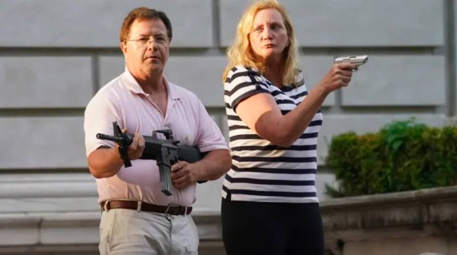 Image principale de l'article Un couple d’Américains armés devient la risée