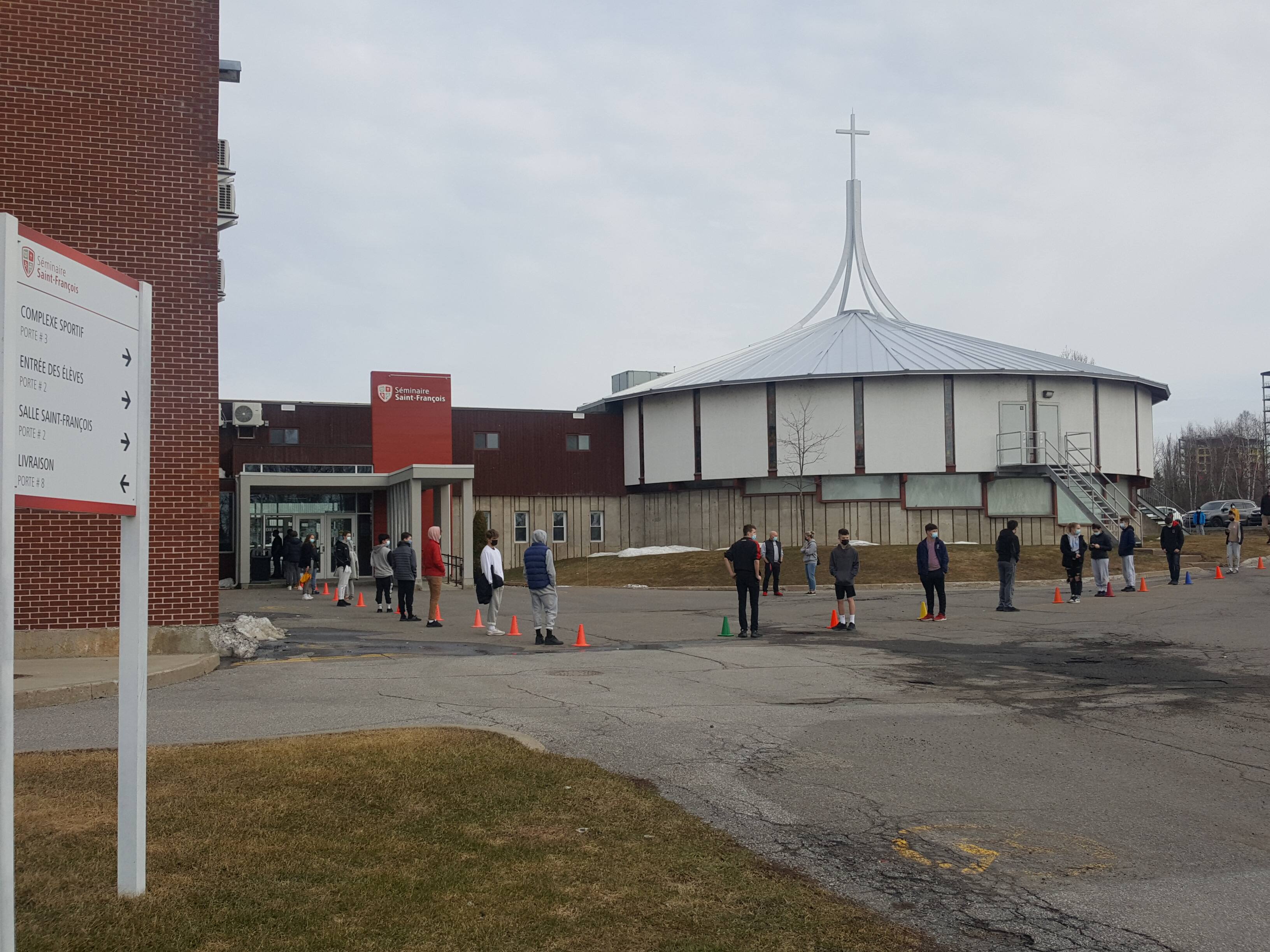 Dépistage massif 44 cas de COVID19 au Séminaire SaintFrançois TVA