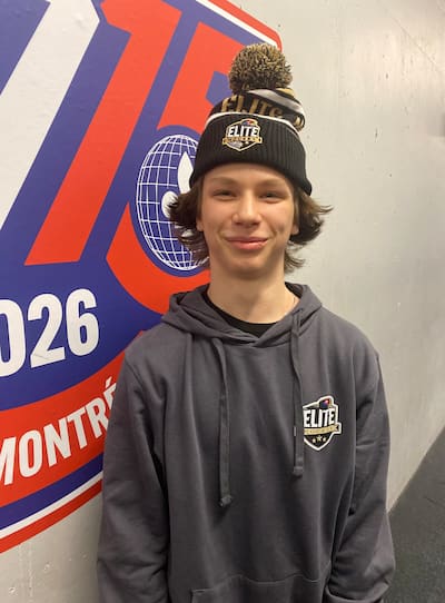 Simon Hamm, porta-copos da equipe Elite Hockey da Eslováquia no torneio M15 de Grand Montréal.