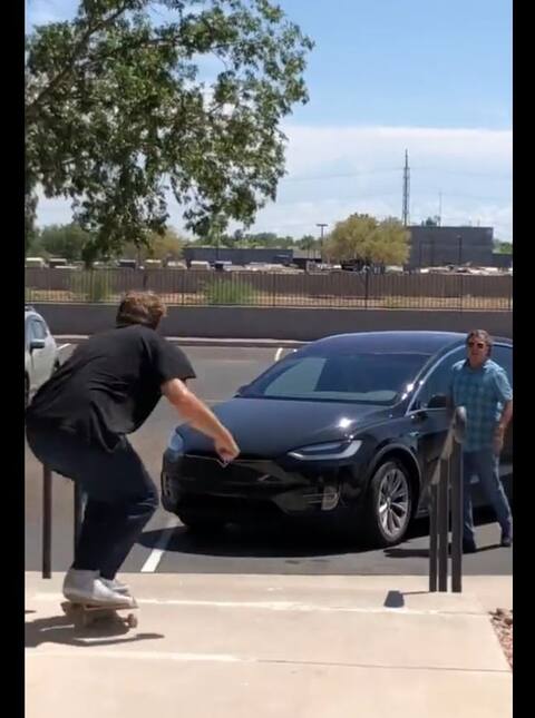 Arizona: Sacó su arma para asustar a los pequeños patinadores