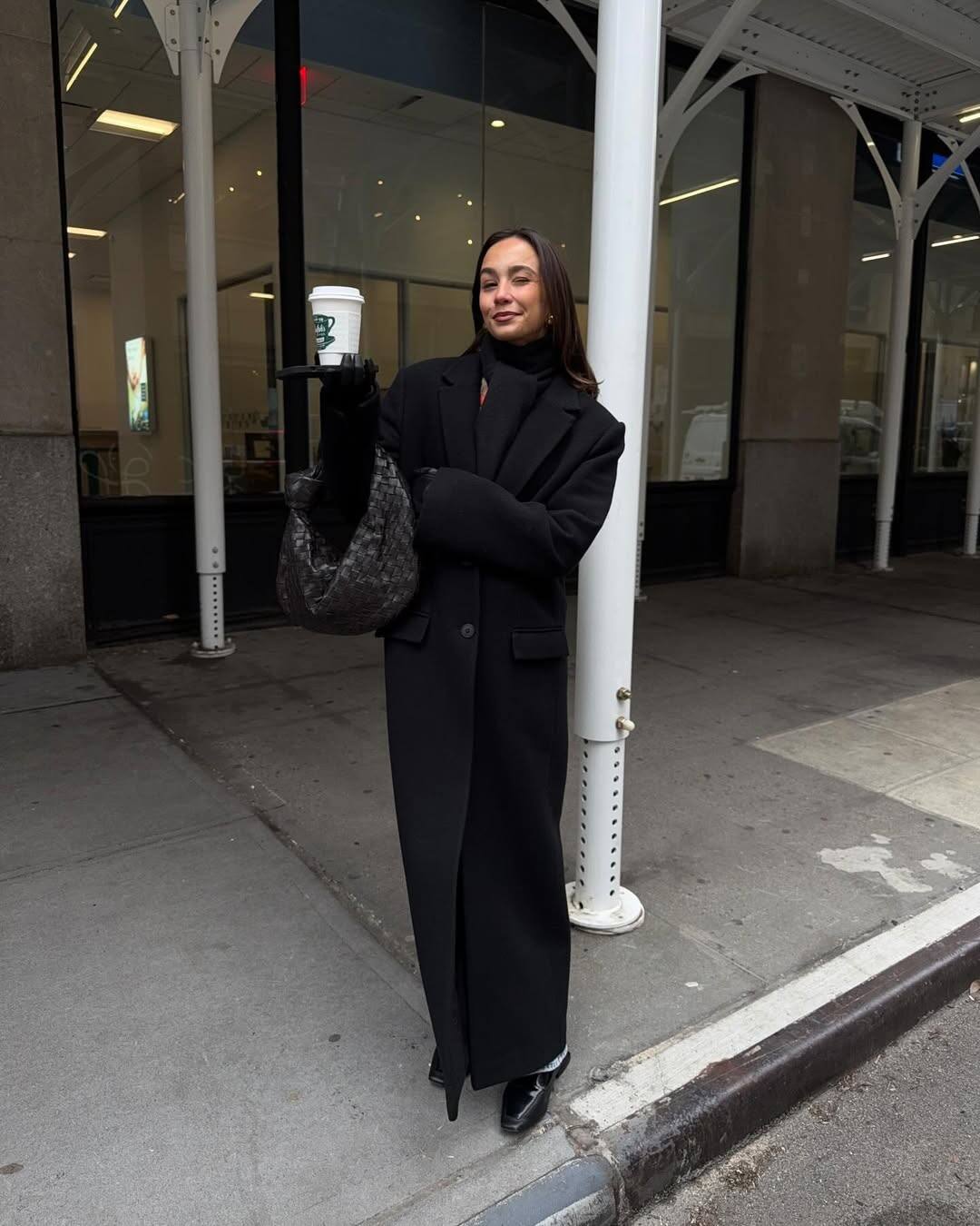 Oubliez vos jeans, voici le pantalon de 2025