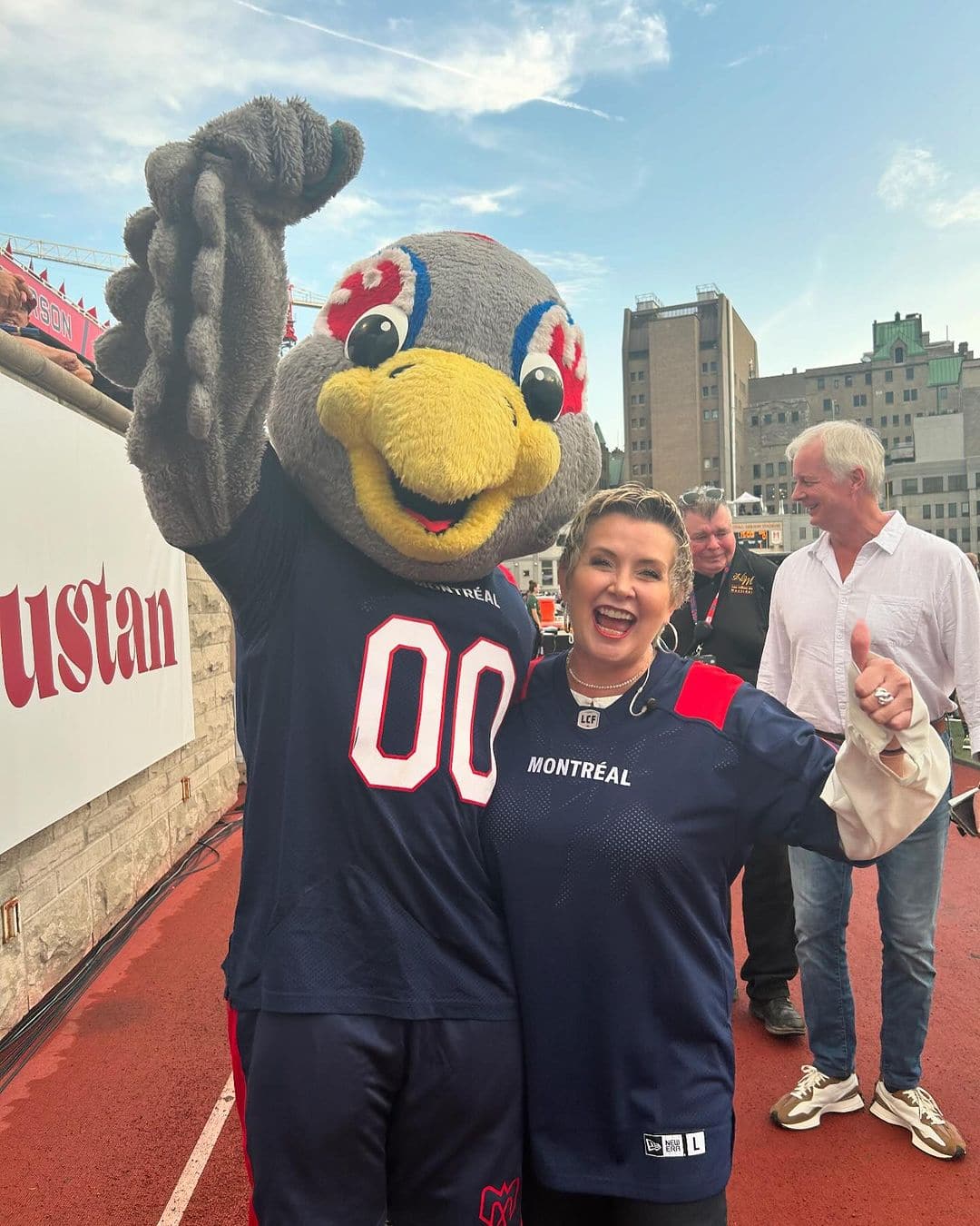 Elle chante l’hymne national aux Alouettes