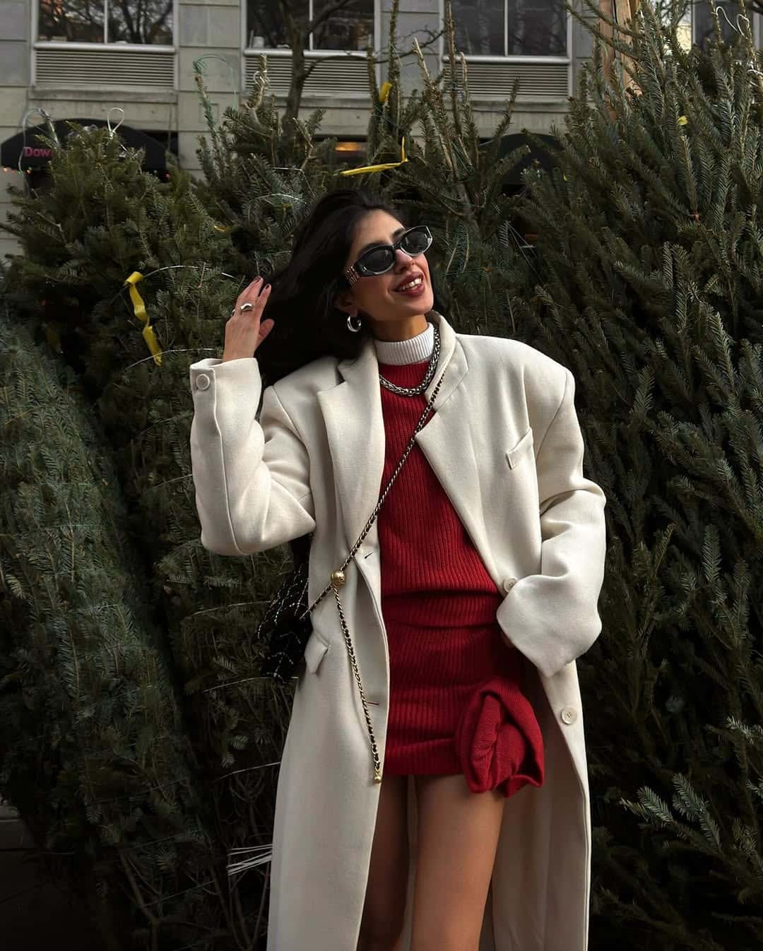 La mini-jupe: peut-on la porter au bureau? 