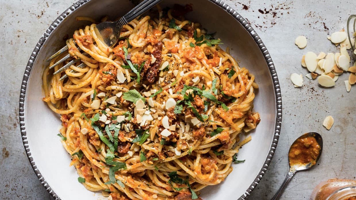 SPAGHETTIS AU PESTO DE TOMATES SÉCHÉES