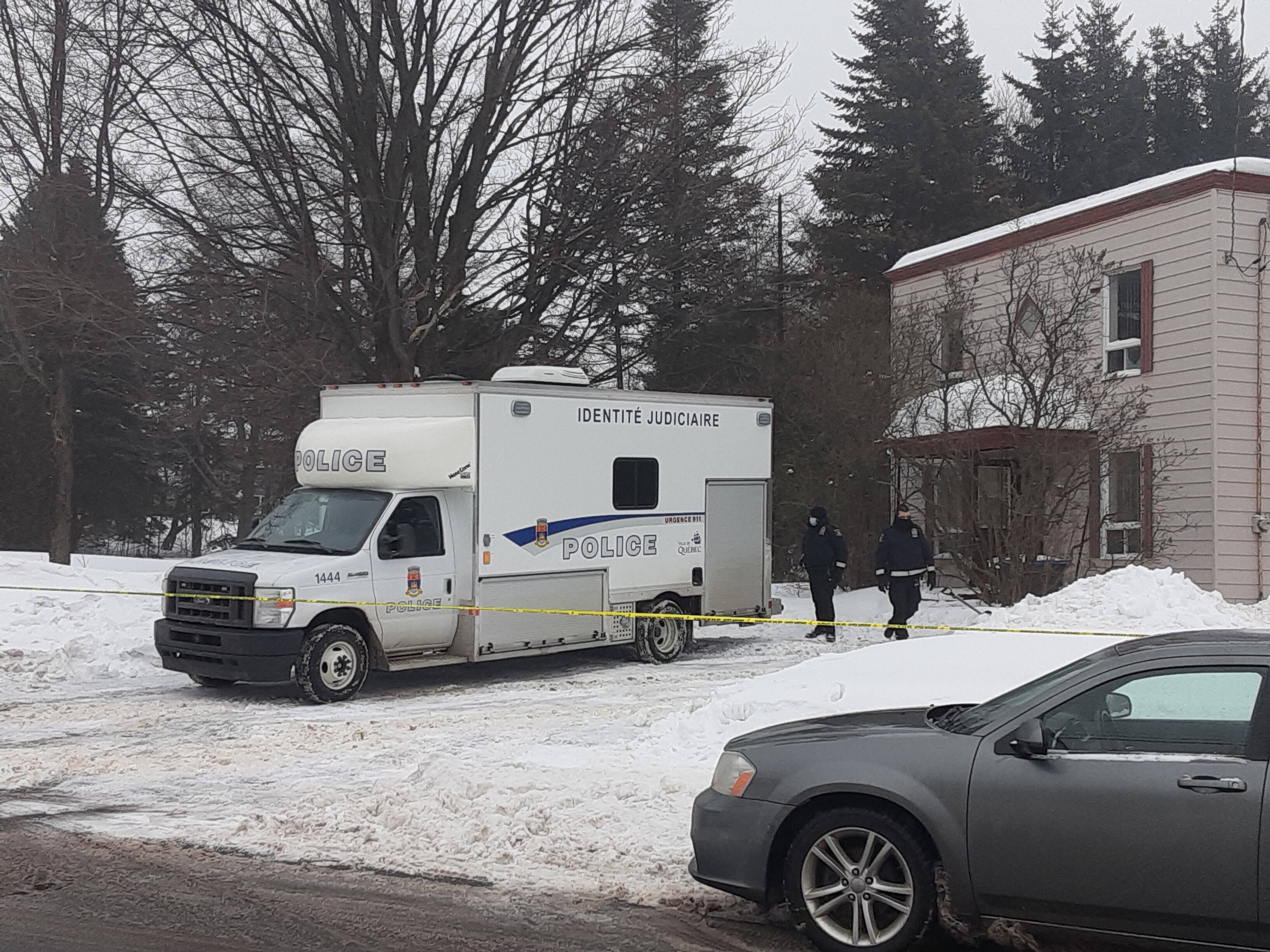 Les policiers enqu&ecirc;tent pr&egrave;s d'une r&eacute;sidence &agrave; L&eacute;vis
