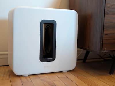 La barra de sonido Sonos Arc Ultra y el subwoofer Sonos Sub 4.