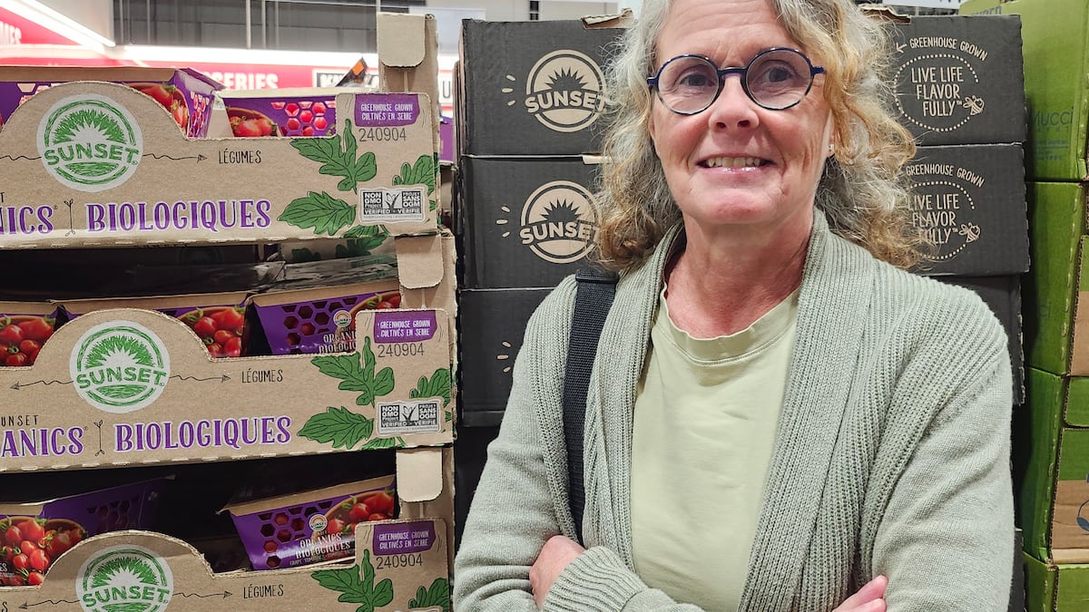 «Ça porte à confusion»: des Québécois exaspérés par les prix mal affichés et les pourboires gonflés