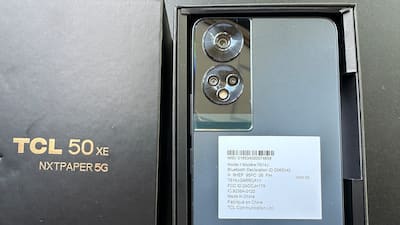 Two admirable qualities of the TCL 50 XE NXTPAPER 5G, its screen and its price