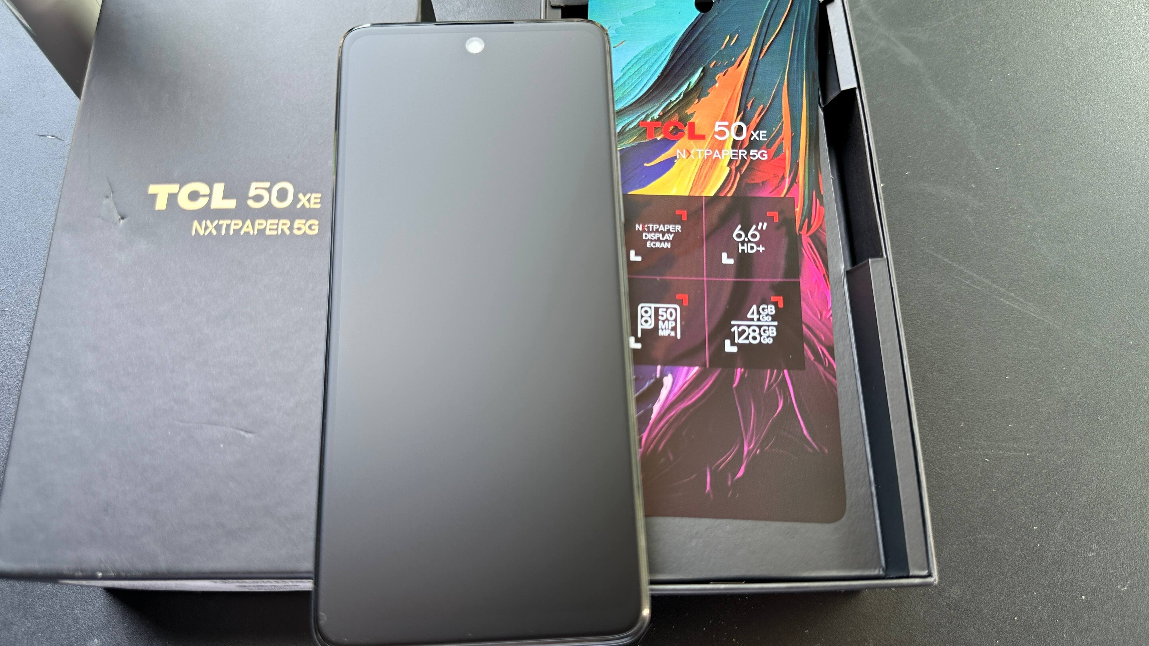 Deux qualités admirables du TCL 50 XE NXTPAPER 5G, son écran et son ...