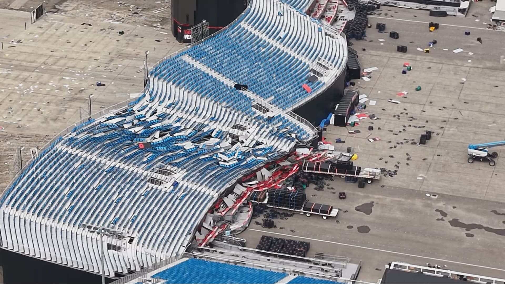 Les gradins du Rogers Stadium effondrés après la tempête à Toronto.