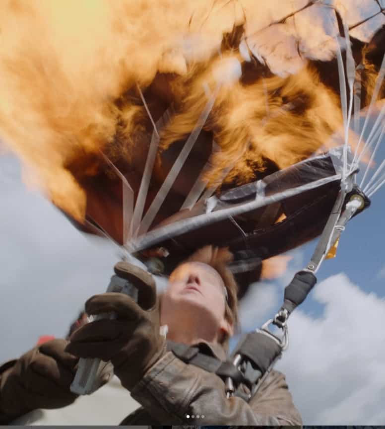 [VIDÉO]  Tom Cruise gana un récord de Guinness para una espectacular cascada (y esta no es la que crees ...)