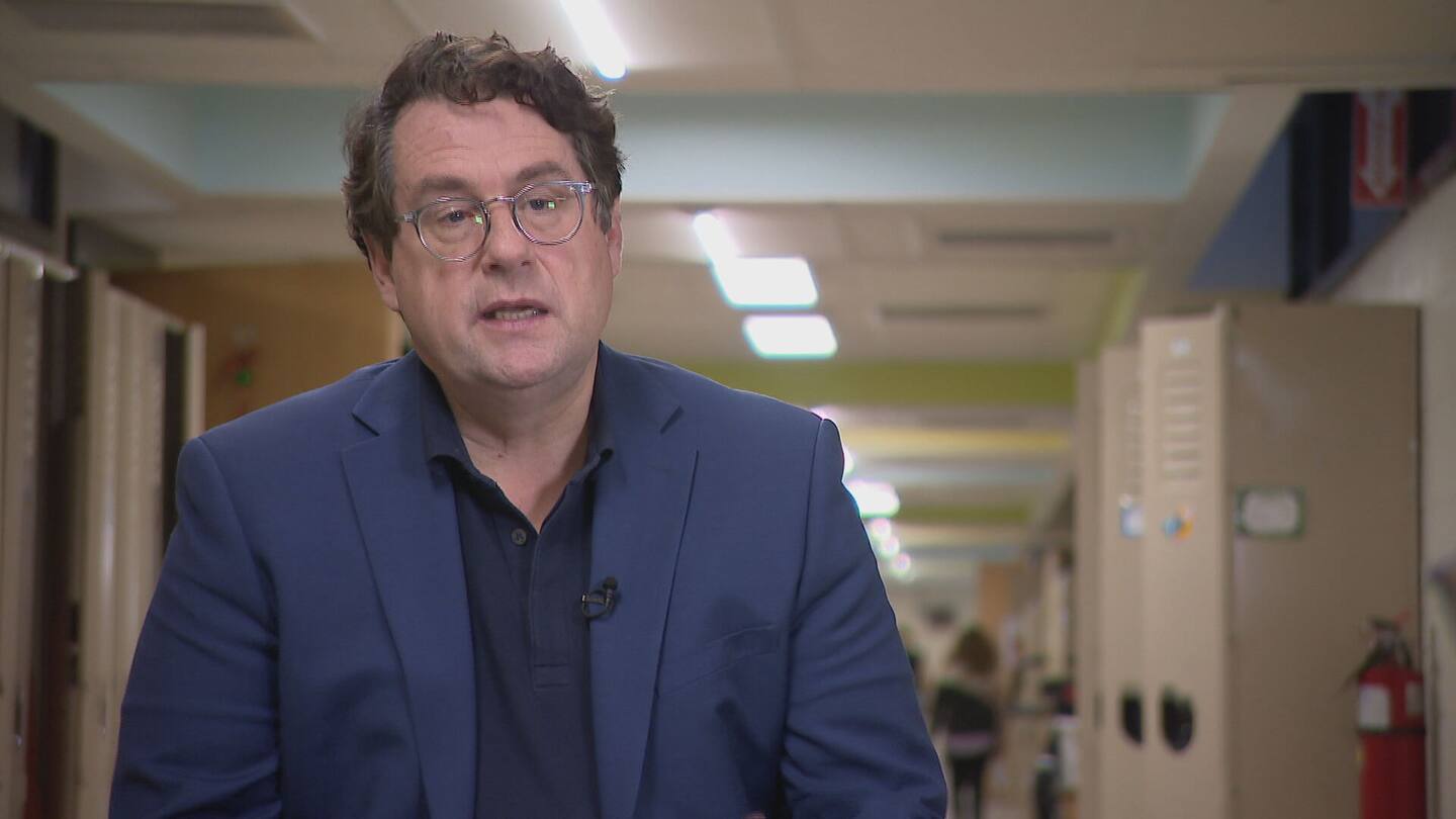 Une «montagne» de défis attend Bernard Drainville en éducation Une «montagne» de défis attend Bernard Drainville en éducation
