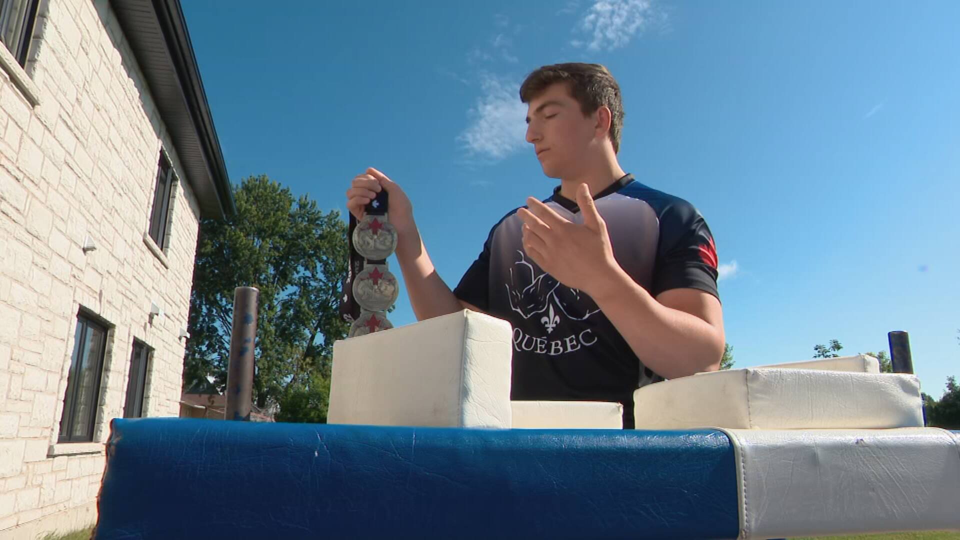 Un Québécois sacré champion de bras de fer à 18 ans TVA Nouvelles