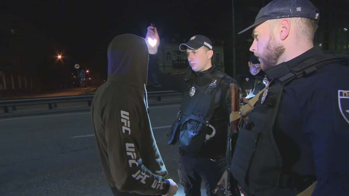 Chasse nocturne aux espions russes à Kyïv