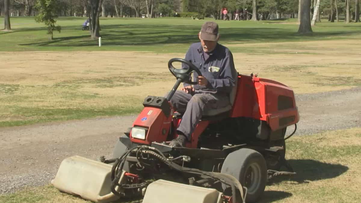 Tondre le gazon coûtera 30% plus cher