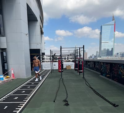 Le joueur des Alouettes Tyrell Richards se reincorpora a su coéquipier Geoffrey Cantin-Arku para entrar durante dos semanas en Dubaï, aux Émirats arabes unis, en enero de 2026.