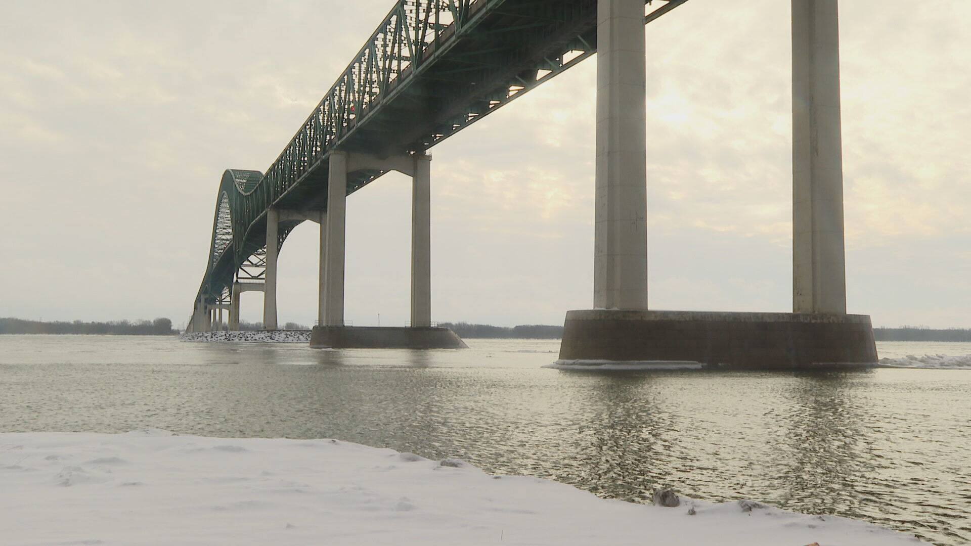 Les travaux préparatoires à la réfection du pont Laviolette prennent de