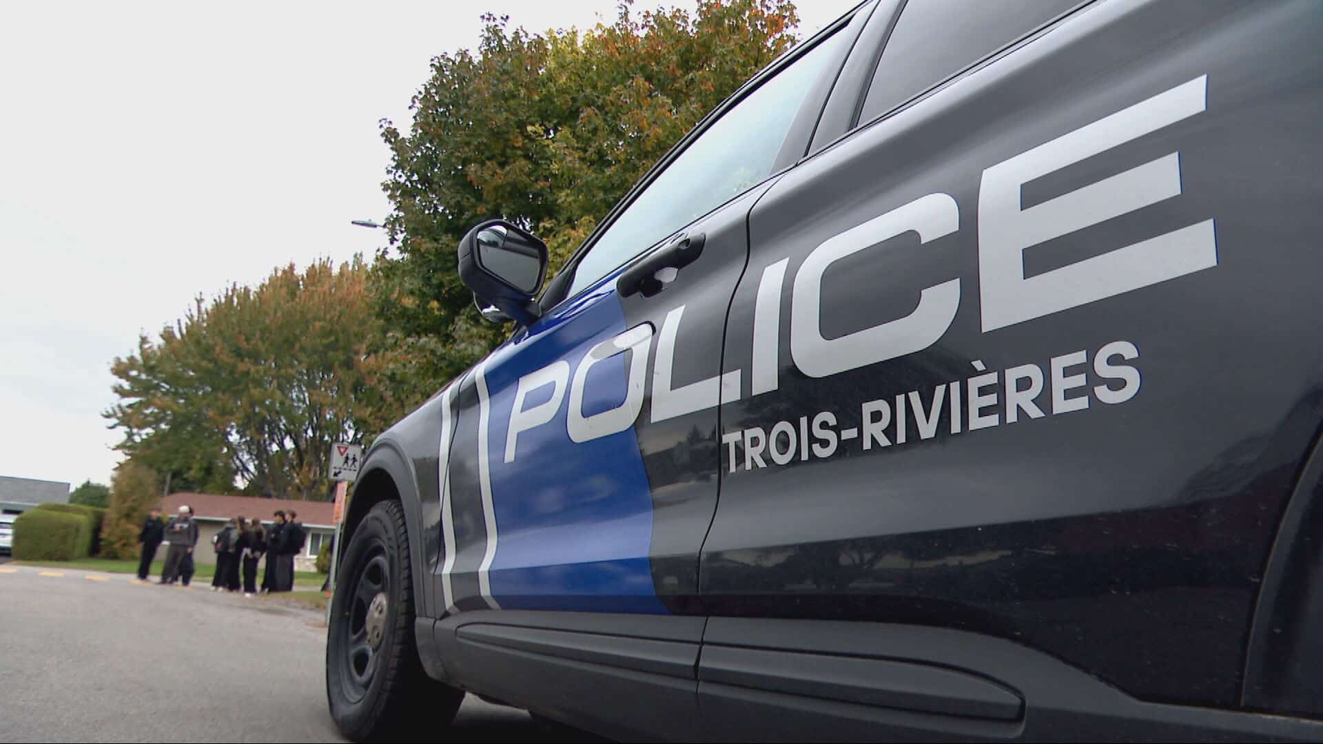La police de Trois-Rivières met fin à une course de rue rassemblant 300 jeunes et 160 véhicules