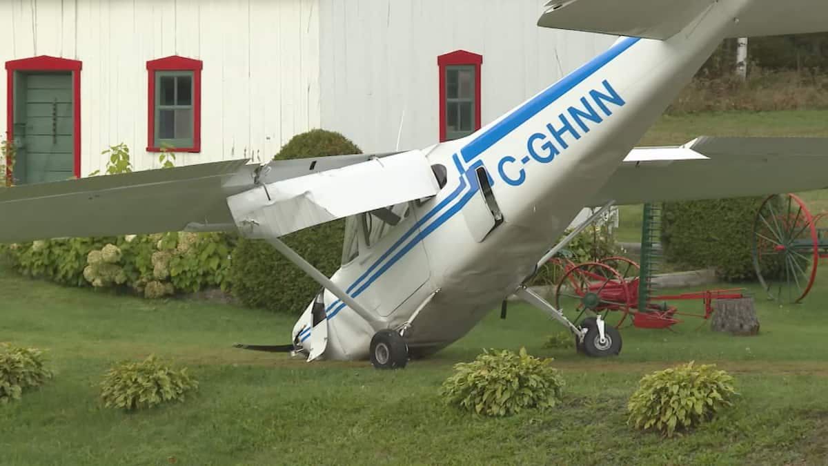 EN IMAGES | Atterrissage d’urgence spectaculaire à Saint-Alexis-des-Monts