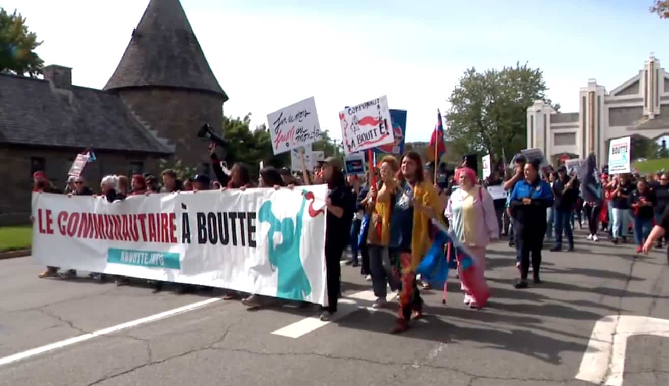 «Le communautaire à boutte»: une marche nationale pour exiger des changements