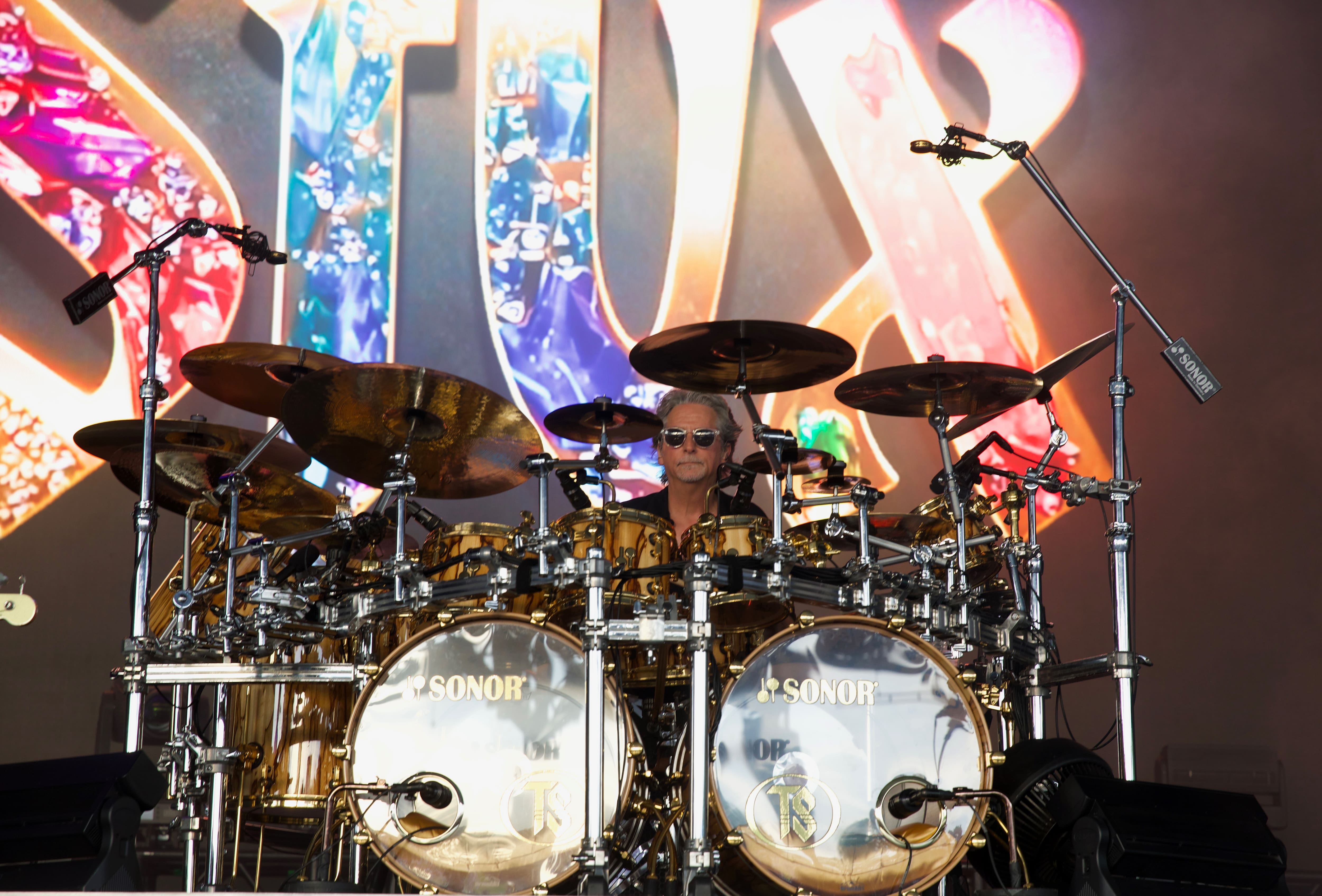 «Le feu ne s’éteindra jamais», confie Todd Sucherman, batteur de STYX ...