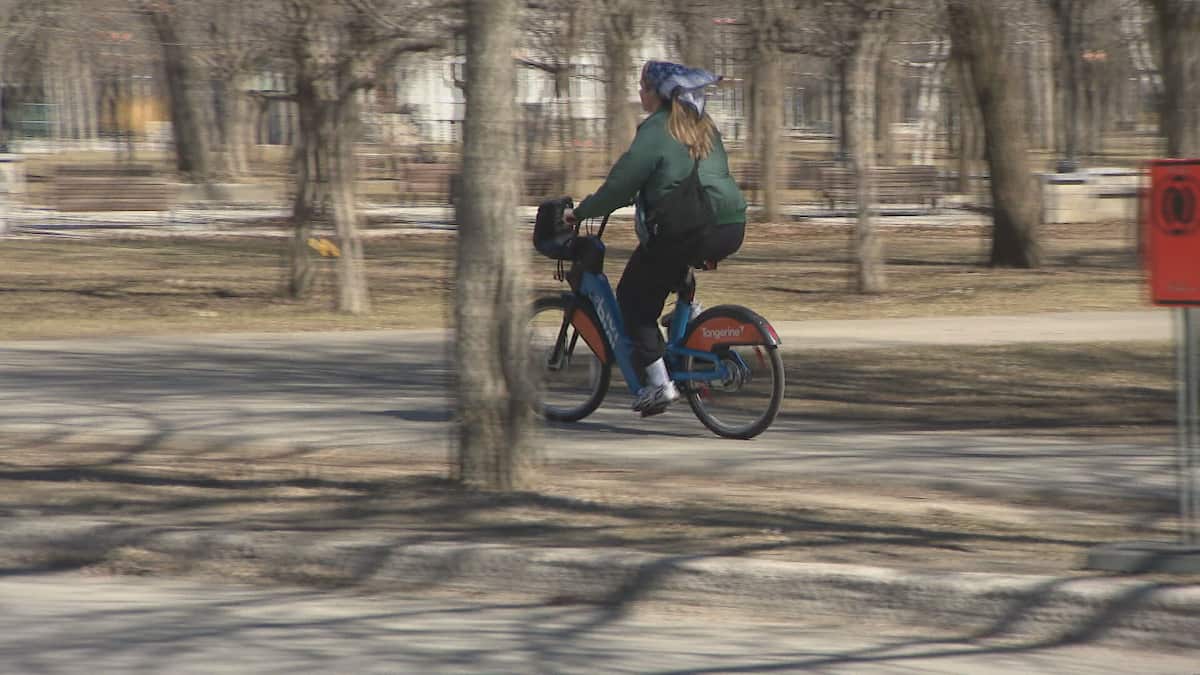 Amendes pour les vélos électriques: les ressources policières sont-elles investies au bon endroit, demande Vélo Québec?