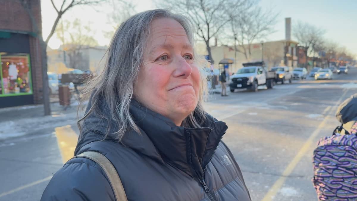 «C’est tellement injuste»: les résidents toujours consternés à Minneapolis deux jours après la mort d’un manifestant tué par l’ICE