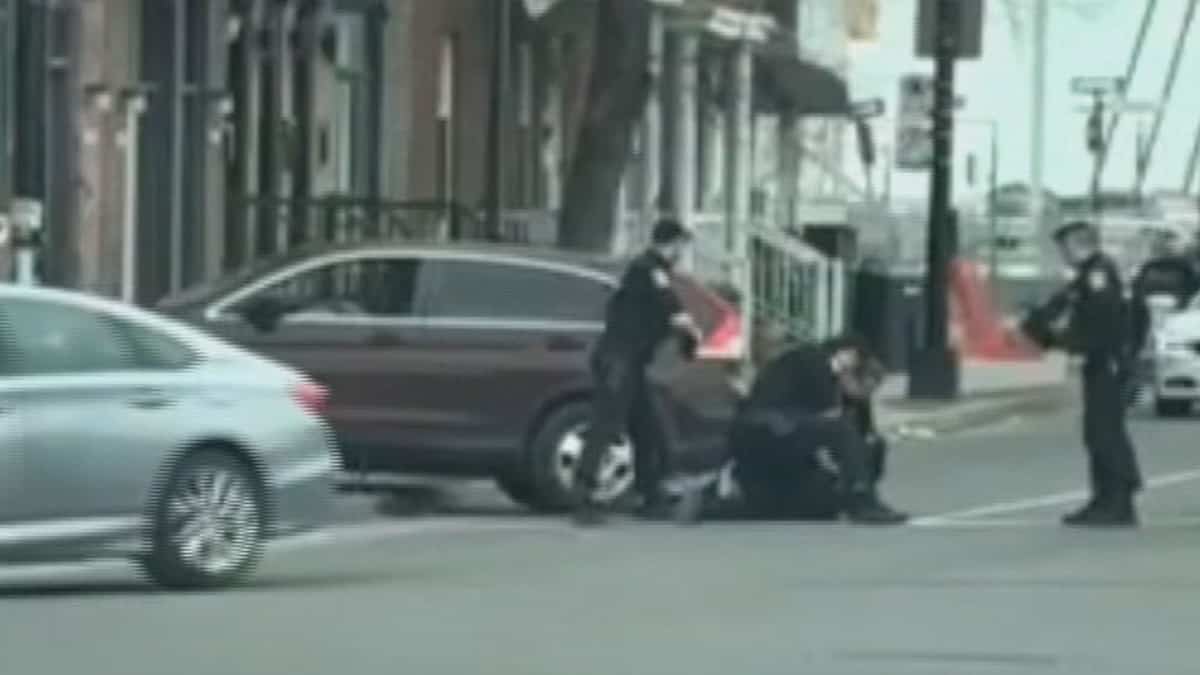 Un policier ouvre le feu sur un voleur de voiture qui fonçait sur lui