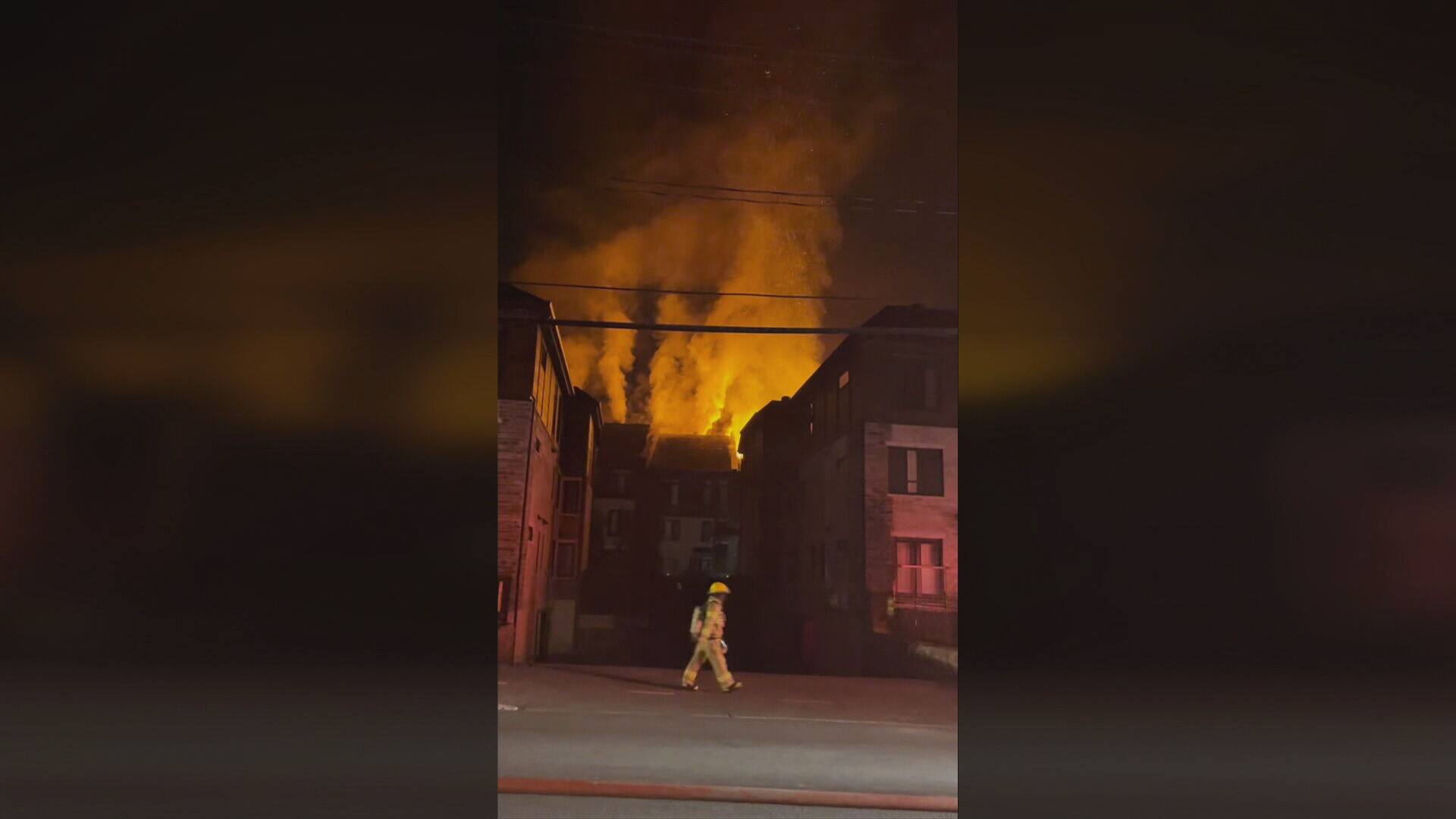 Un incendie majeur ravage un édifice à condos à Bois-des-Filion | TVA ...