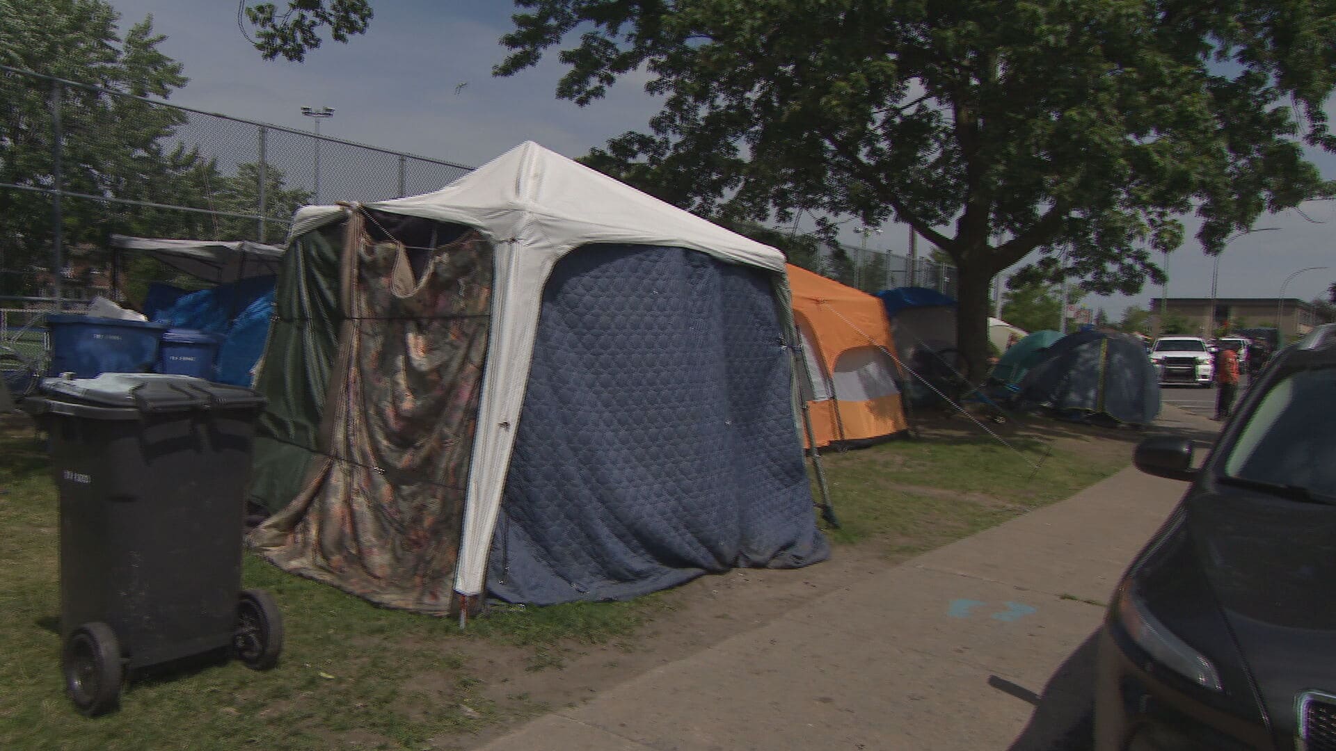 Campement d&rsquo;itin&eacute;rants &agrave; Longueuil: le refuge d&eacute;m&eacute;nage jeudi, mais o&ugrave; iront les tentes?