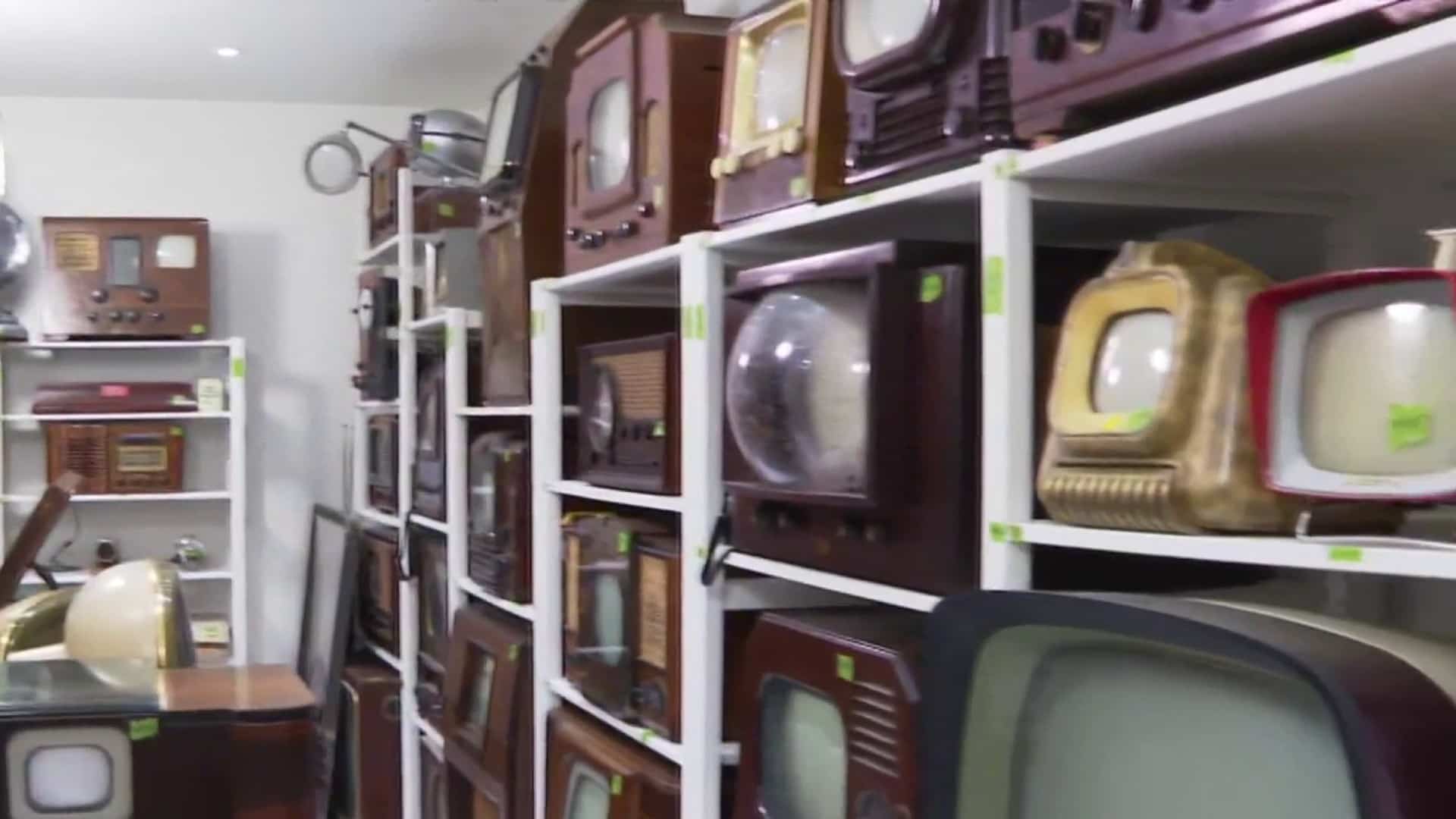 Un collectionneur passionné de télévisions