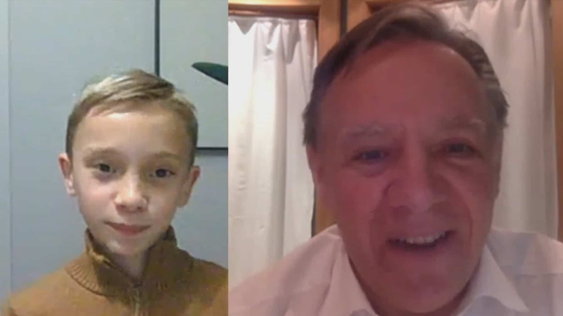 Fran&ccedil;ois Legault f&eacute;licite le premier enfant vaccin&eacute;