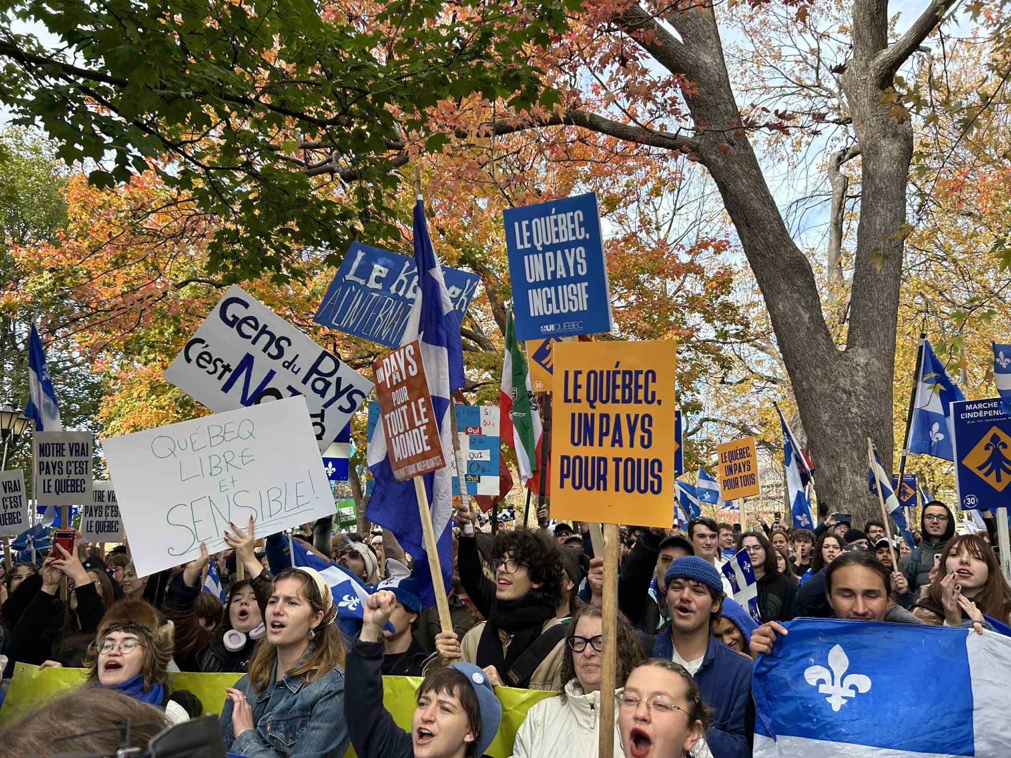 Des centaines de manifestants débarquent dans les rues de Montréal pour ...