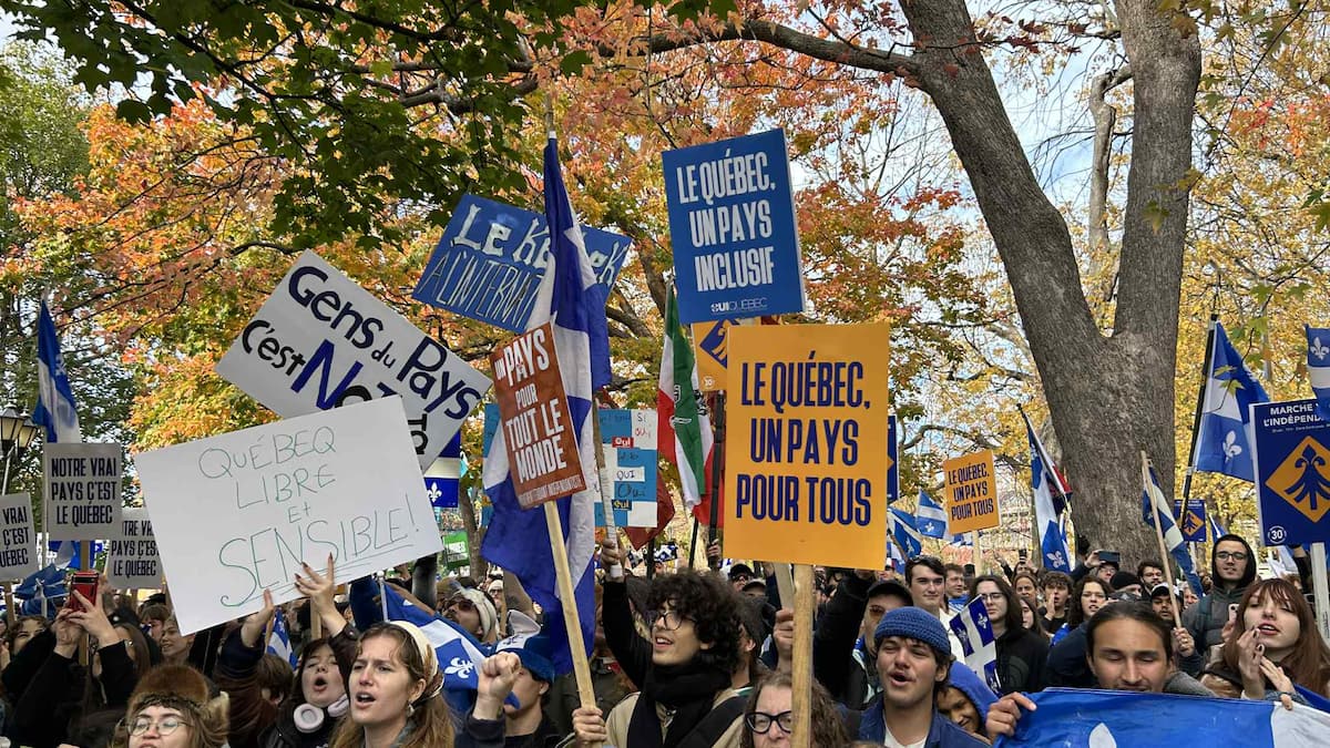 Quebec Independence Rally Des centaines de manifestants débarquent dans les rues de Montréal pour ...