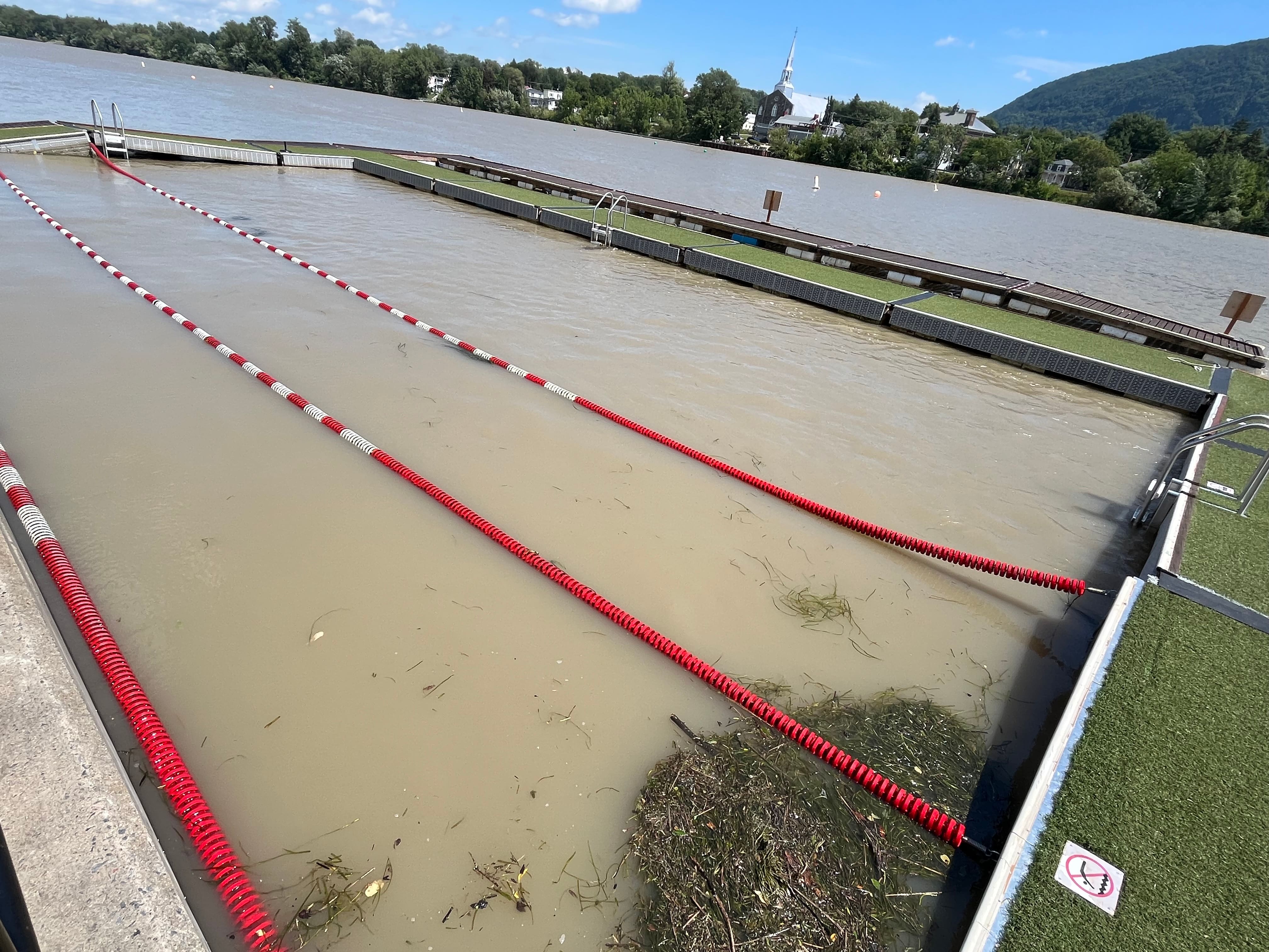 La piscine en eaux vives de Beloeil a &eacute;t&eacute; ouverte certains jours o&ugrave; une concentration anormale de mati&egrave;res potentiellement toxiques s'&eacute;coulait du site de Northvolt, en 2024