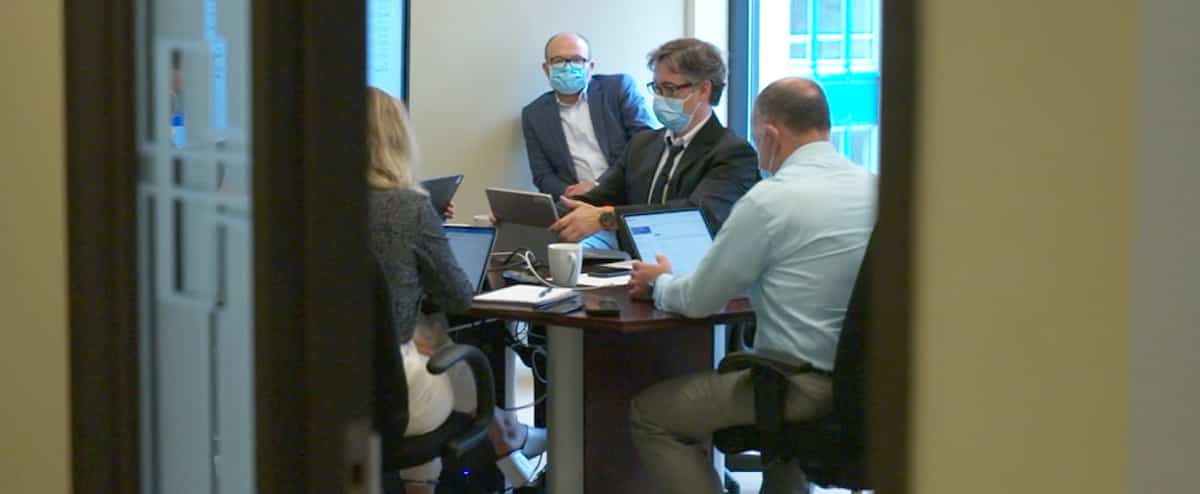 Dans les coulisses de la campagne de vaccination: caché au cabinet du ministre Christian Dubé