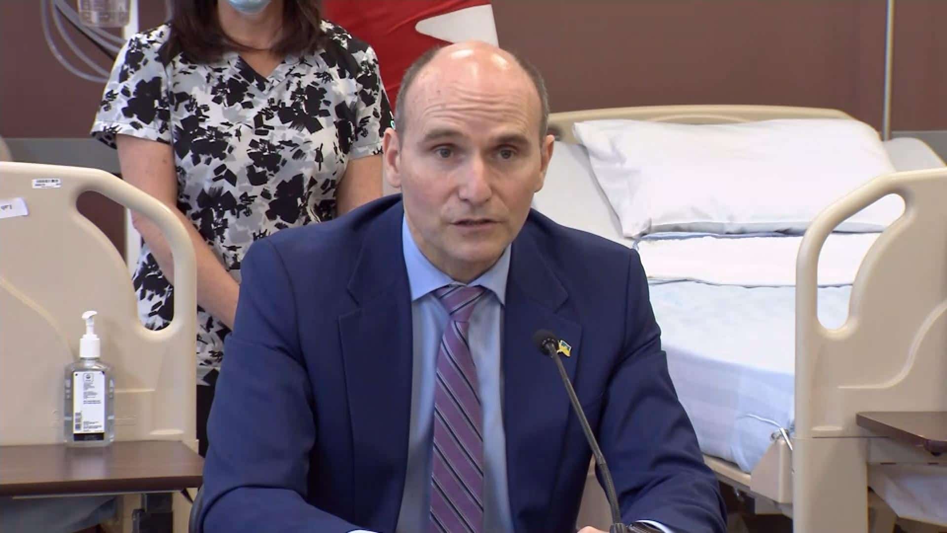 Investissement de 2 G$ afin de r&eacute;duire l'attente pour les chirurgies